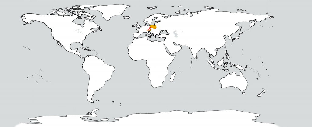 Eine weiße Weltkarte mit zwei goldenen Flecken in der Position von Österreich und Polen. Ein roter Pfeil führt vom ersten zum zweiten.