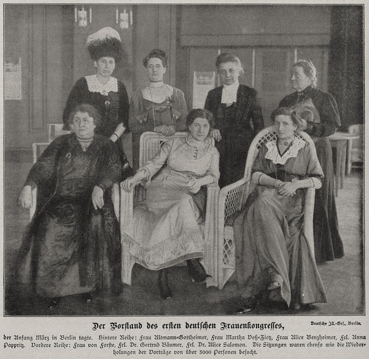 Vorstand des ersten Frauenkongresses Gertud Bäumer in der Mitte